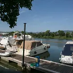 Kemping River